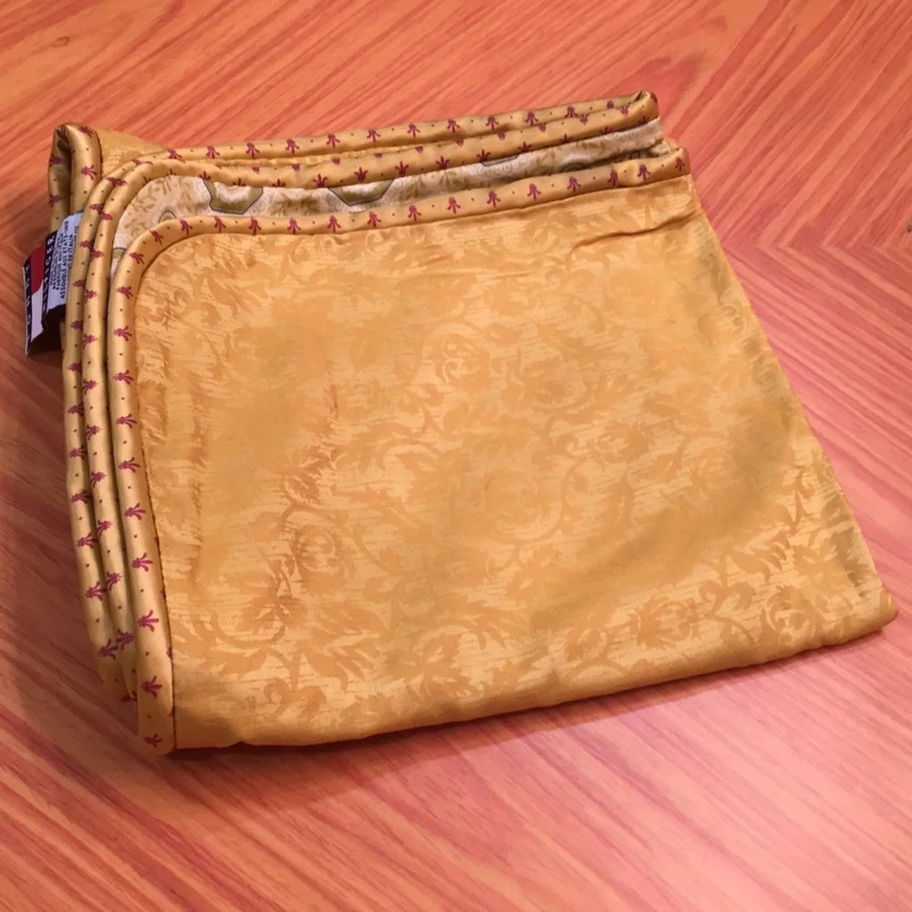 Tommy Hilfiger Gold Foulard Medallion Crest King Zippered King Pillow Sham
